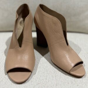 Vince Camuto Tan Leather Ankle Booties Peep-Toe Block Heel Slip On Size 6.5